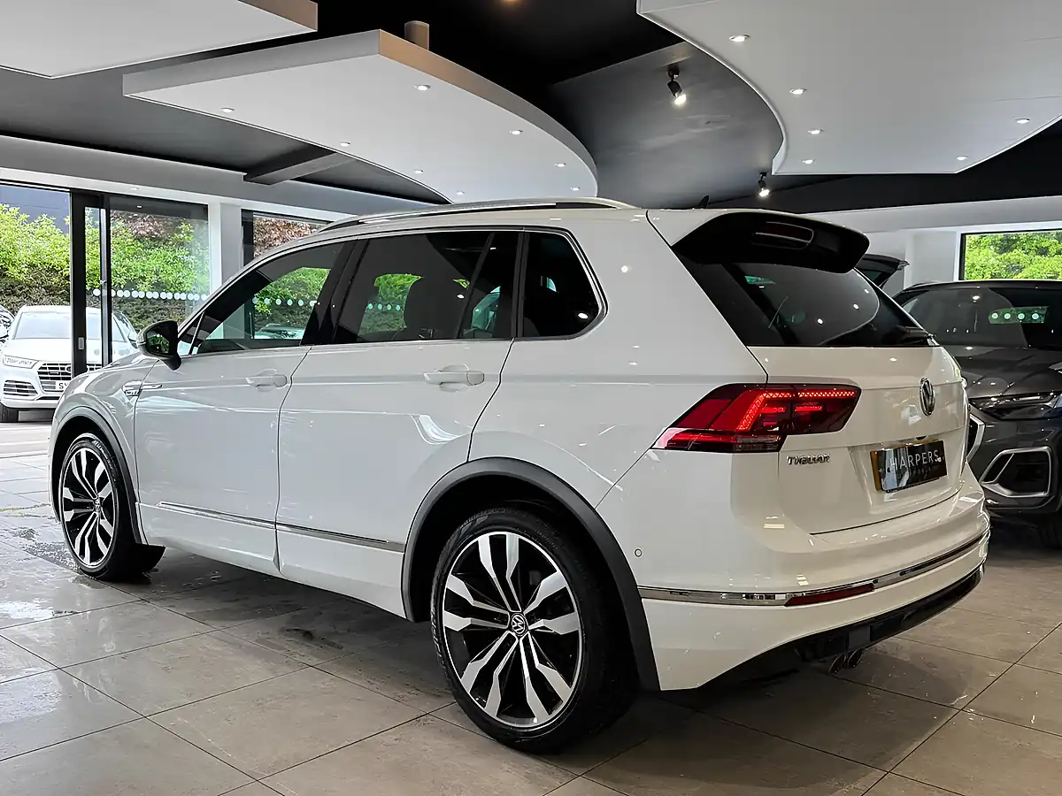 Used 2020 Volkswagen Tiguan R-Line Tech - Interior and Exterior details 4