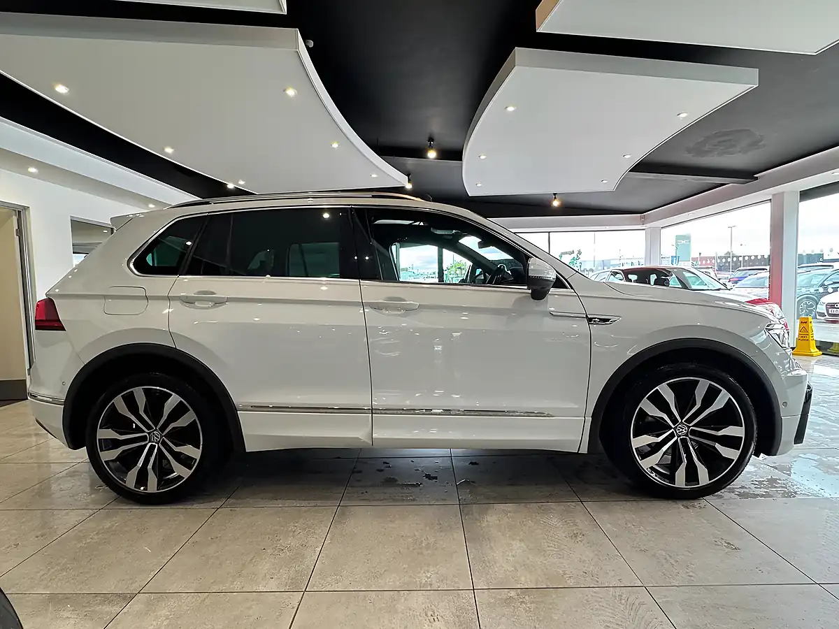 Used 2020 Volkswagen Tiguan R-Line Tech - Interior and Exterior details 6