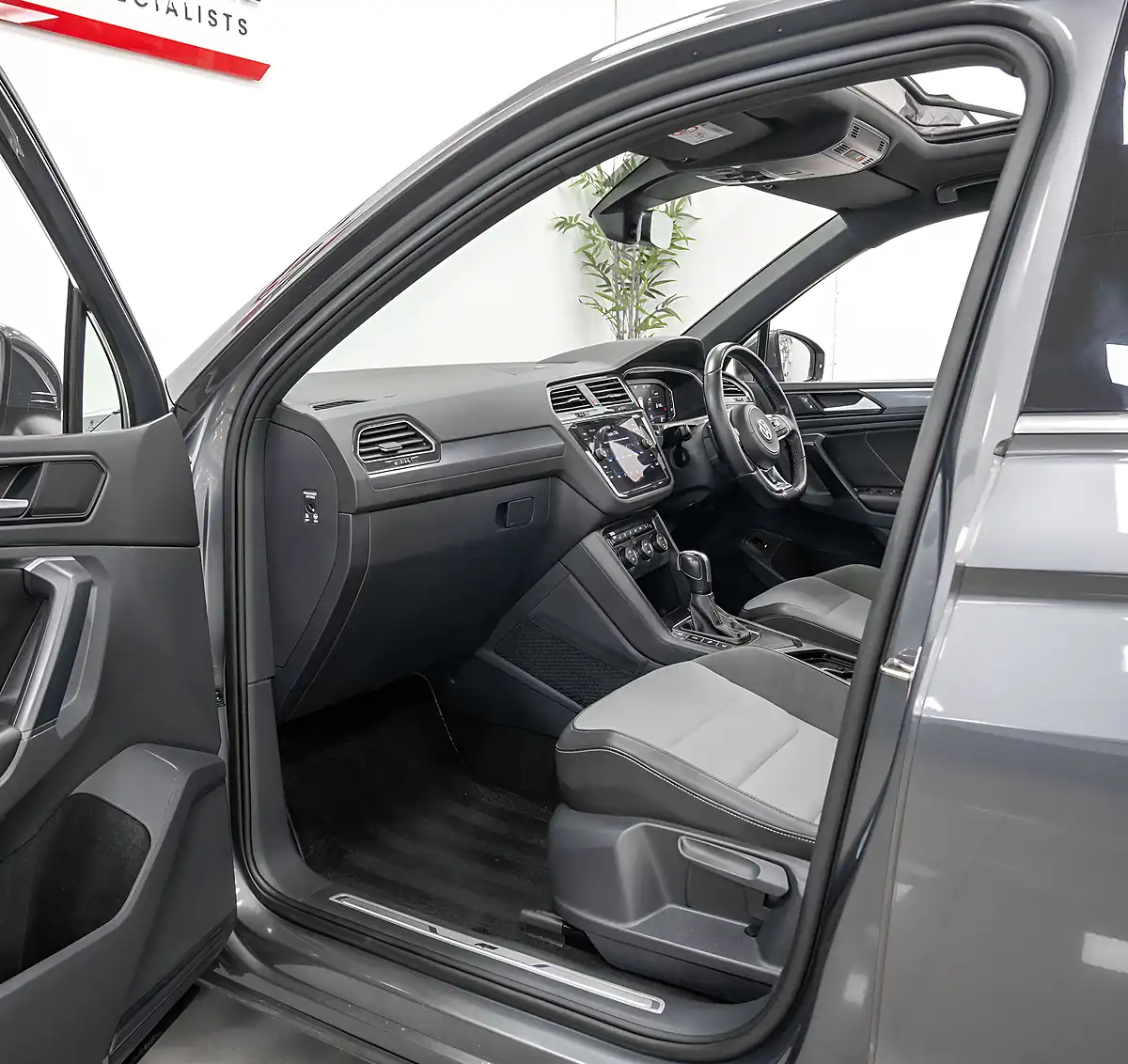 Used 2020 Volkswagen Tiguan R-Line Tech Indium Grey - Interior and Exterior details 11