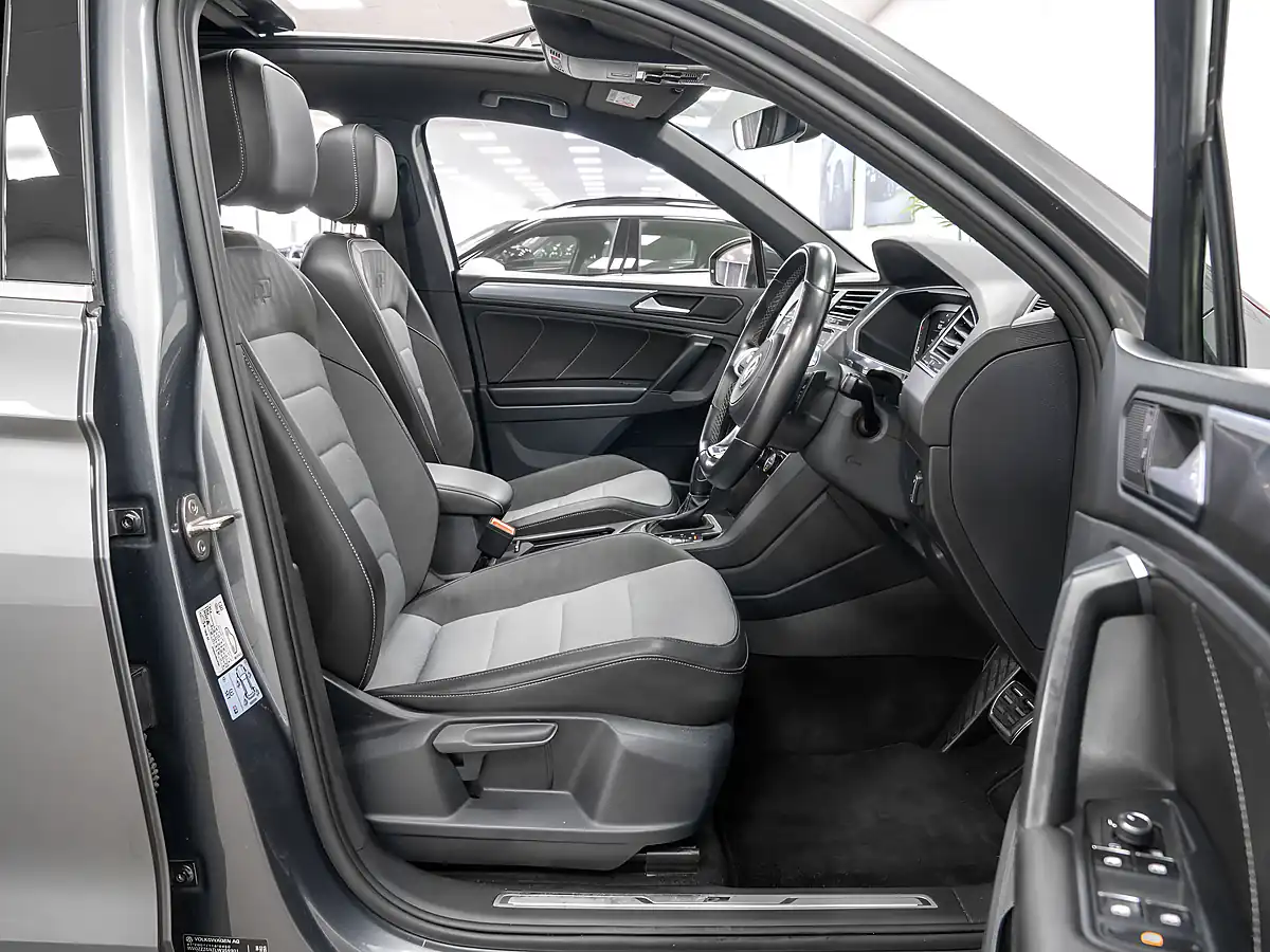 Used 2020 Volkswagen Tiguan R-Line Tech Indium Grey - Interior and Exterior details 13
