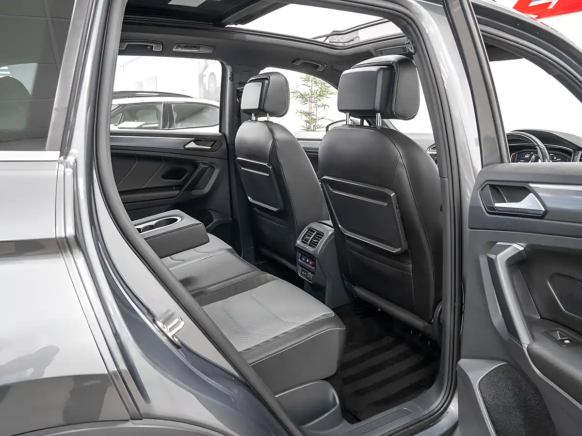 Used 2020 Volkswagen Tiguan R-Line Tech Indium Grey - Interior and Exterior details 15