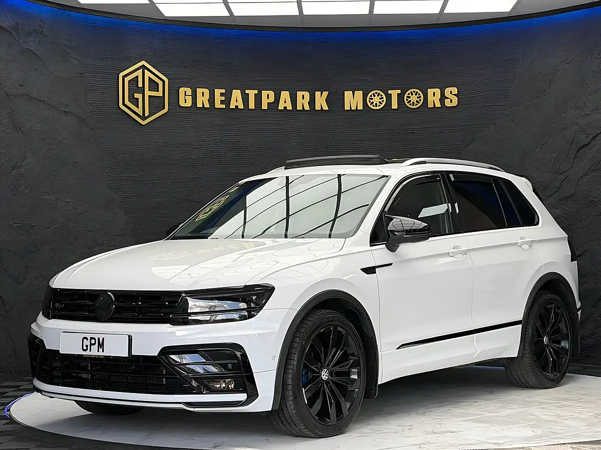 Used 2020 Volkswagen Tiguan R-Line Tech Oryx White - Front View