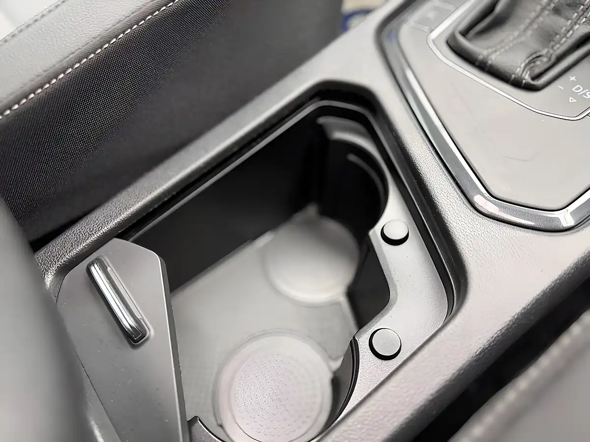 Used 2020 Volkswagen Tiguan R-Line Tech Oryx White - Interior and Exterior details 16