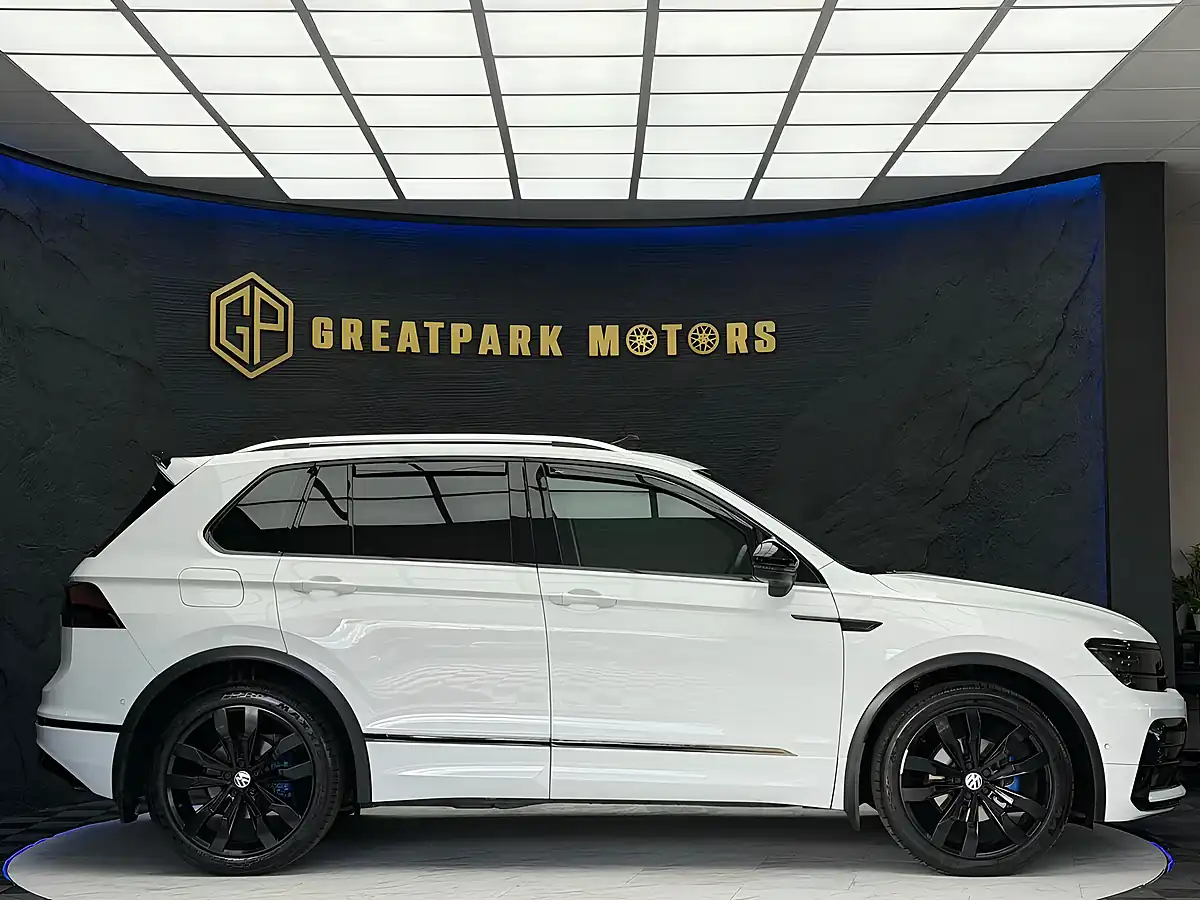 Used 2020 Volkswagen Tiguan R-Line Tech Oryx White - Interior and Exterior details 4
