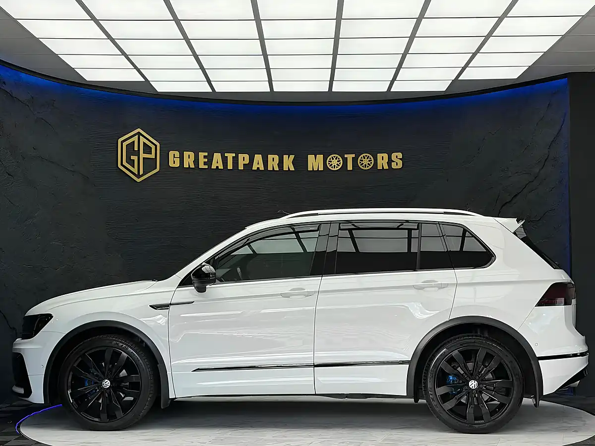 Used 2020 Volkswagen Tiguan R-Line Tech Oryx White - Interior and Exterior details 8