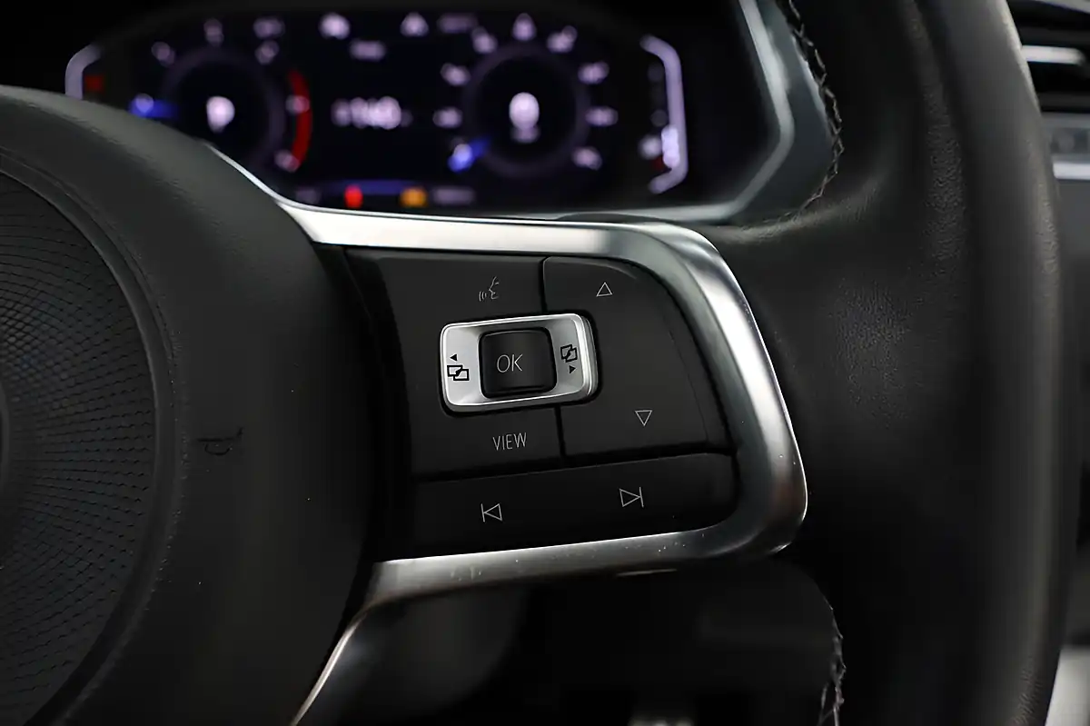 Used 2020 Volkswagen Tiguan R-Line Tech Pure White - Interior and Exterior details 11