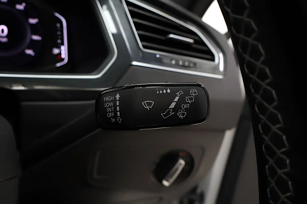 Used 2020 Volkswagen Tiguan R-Line Tech Pure White - Interior and Exterior details 12