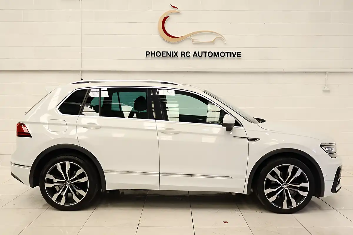 Used 2020 Volkswagen Tiguan R-Line Tech Pure White - Interior and Exterior details 4