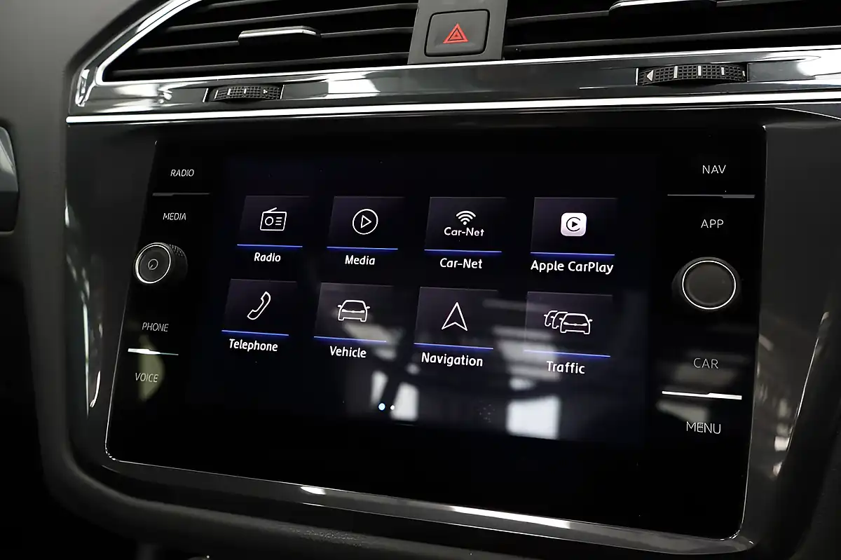 Used 2020 Volkswagen Tiguan R-Line Tech Pure White - Interior and Exterior details 6