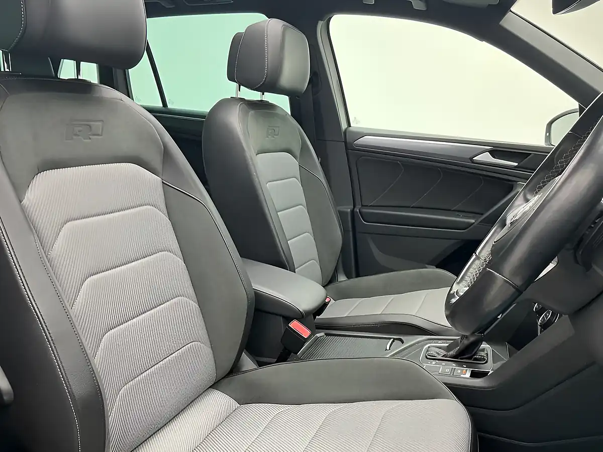 Used 2020 Volkswagen Tiguan R-Line Tech Tungsten Silver - Interior and Exterior details 12