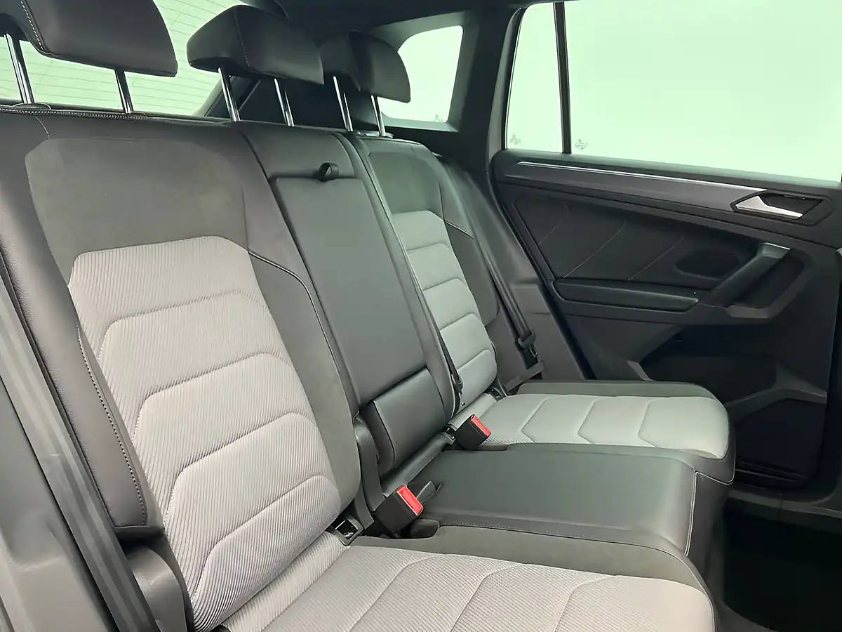 Used 2020 Volkswagen Tiguan R-Line Tech Tungsten Silver - Interior and Exterior details 20