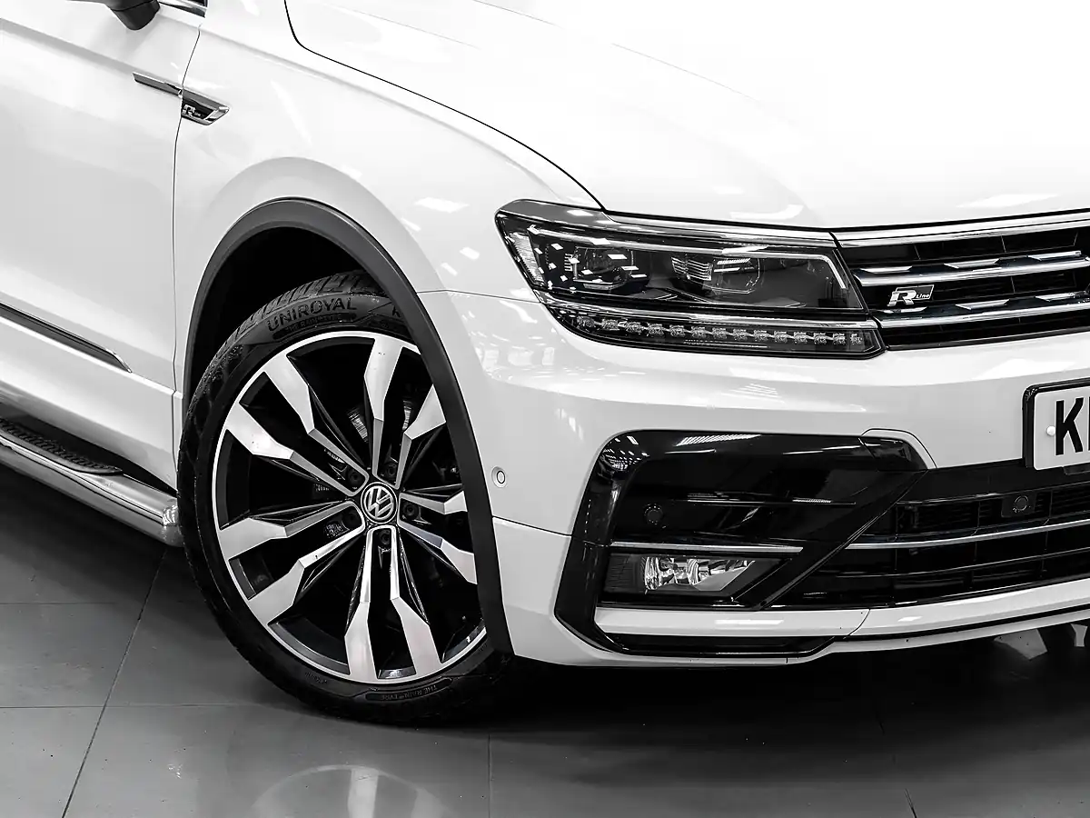 Used 2020 Volkswagen Tiguan R-Line Tech White - Interior and Exterior details 11