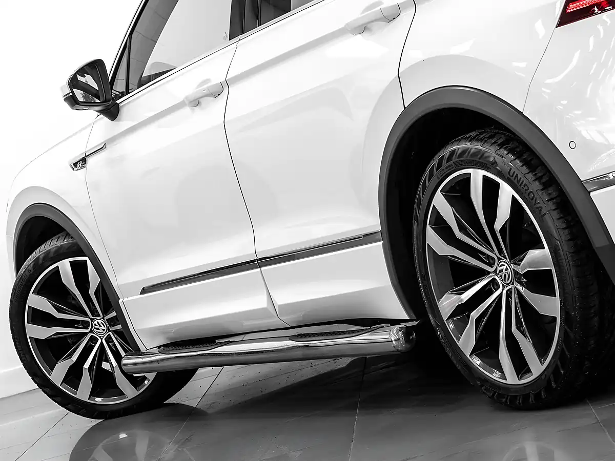 Used 2020 Volkswagen Tiguan R-Line Tech White - Interior and Exterior details 12