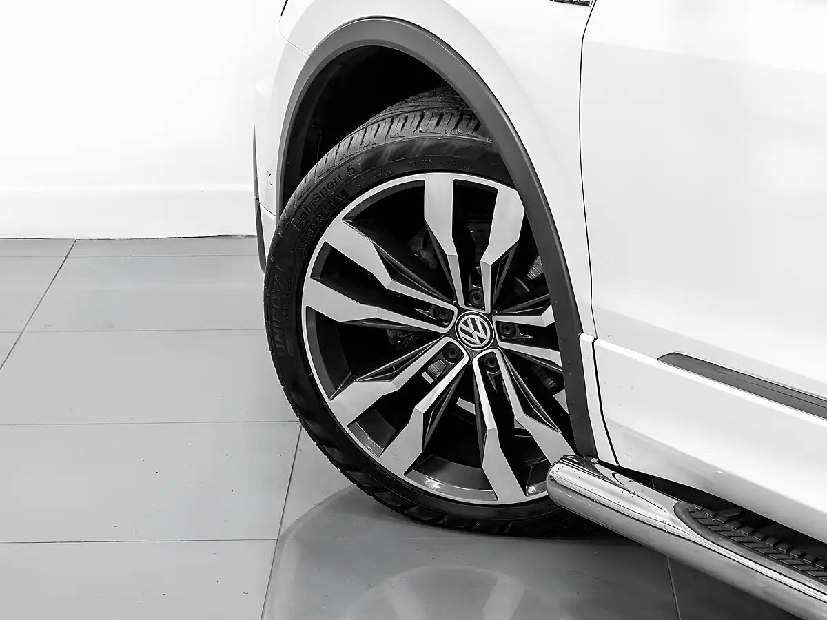 Used 2020 Volkswagen Tiguan R-Line Tech White - Interior and Exterior details 13