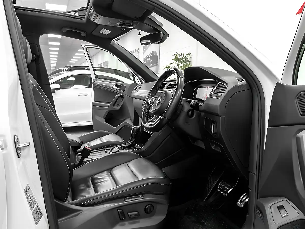 Used 2020 Volkswagen Tiguan R-Line Tech White - Interior and Exterior details 15