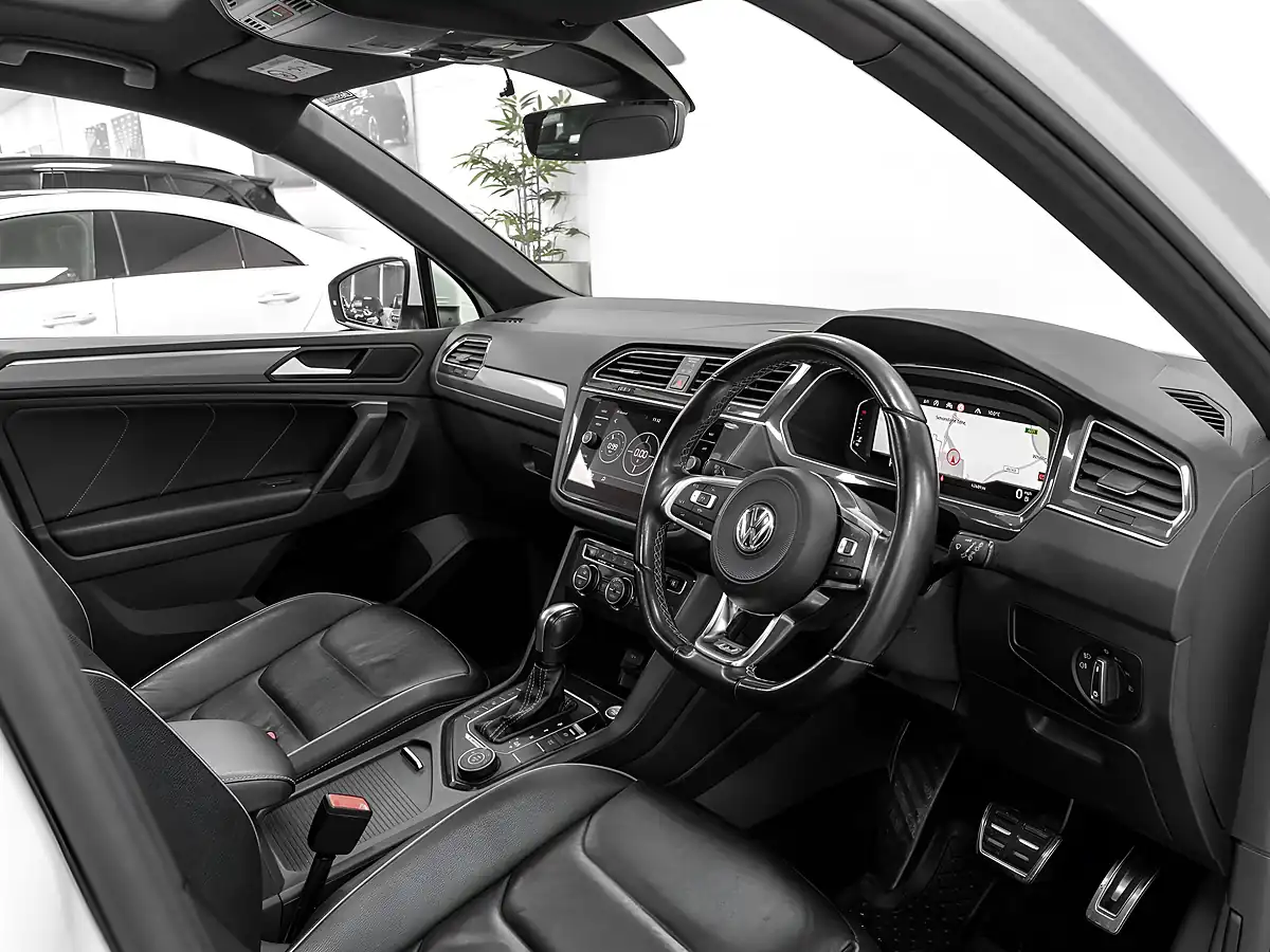 Used 2020 Volkswagen Tiguan R-Line Tech White - Interior and Exterior details 17