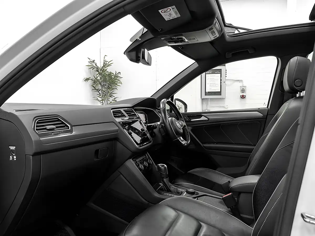 Used 2020 Volkswagen Tiguan R-Line Tech White - Interior and Exterior details 18