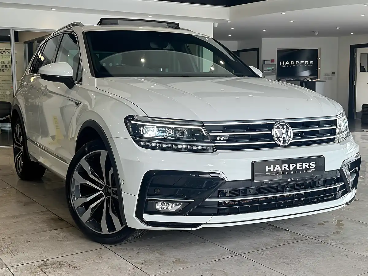 Used 2020 Volkswagen Tiguan R-Line Tech White - Front View