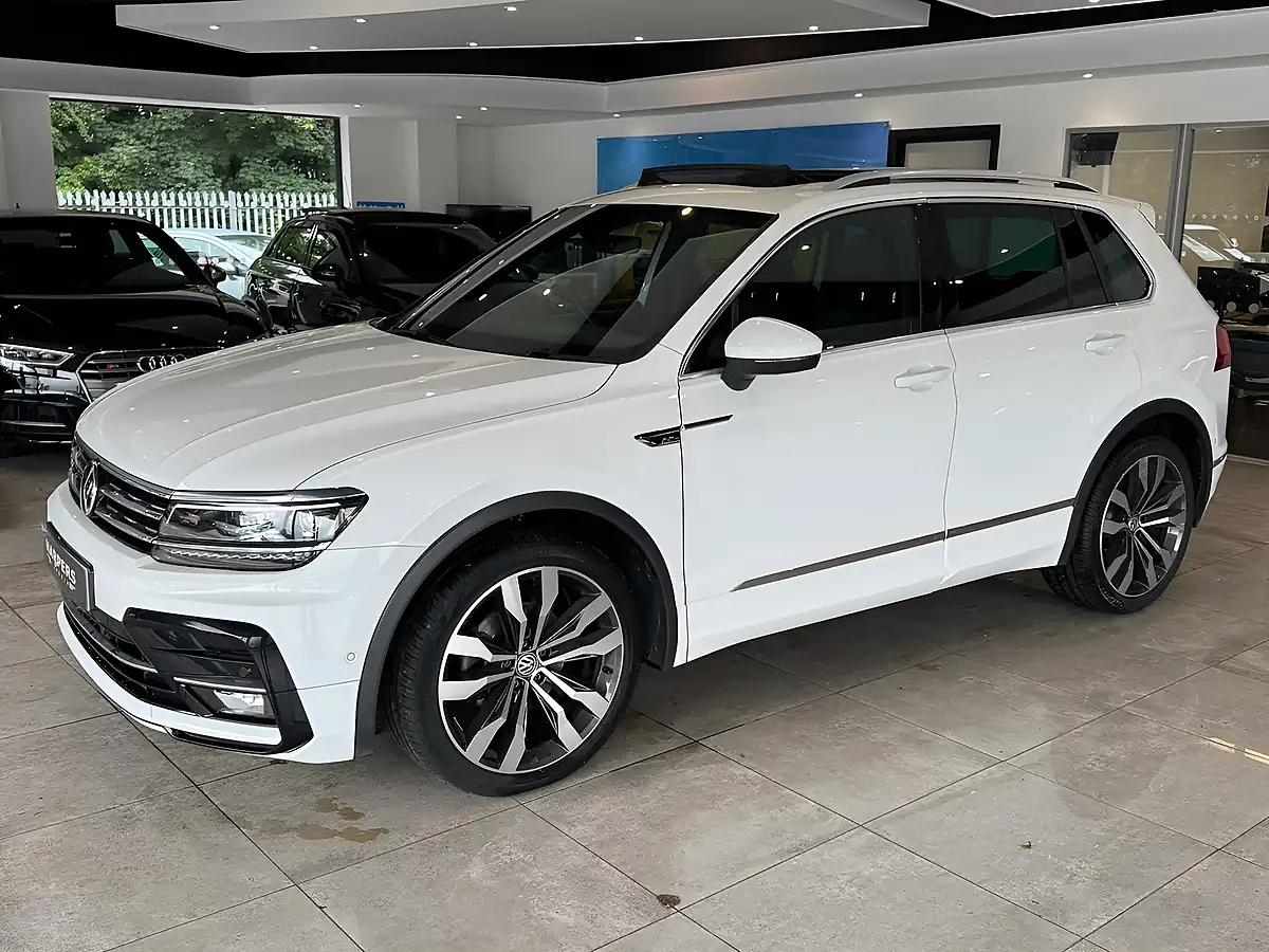 Used 2020 Volkswagen Tiguan R-Line Tech White - Interior and Exterior details 16