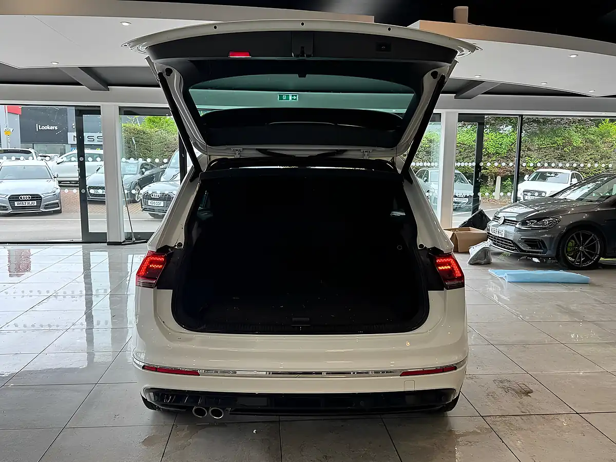 Used 2020 Volkswagen Tiguan R-Line Tech White - Interior and Exterior details 6