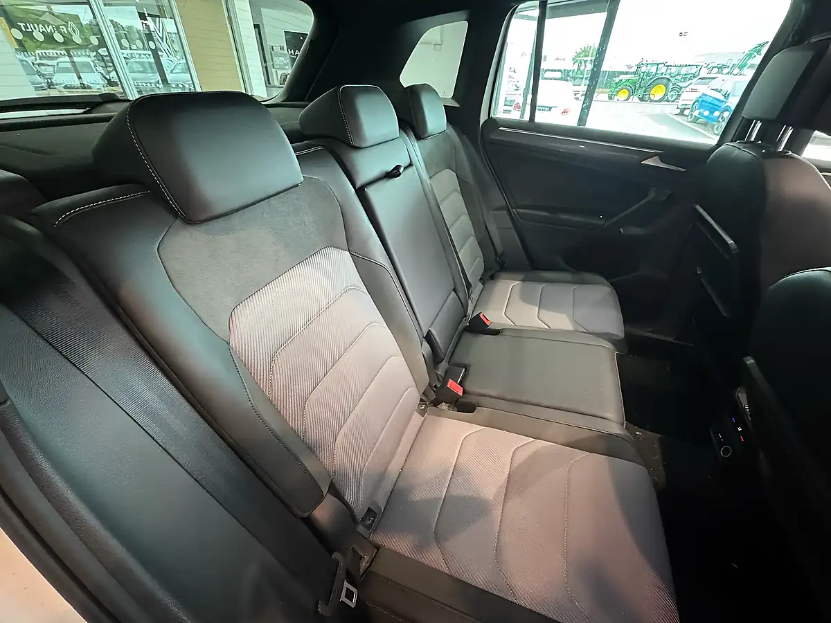 Used 2020 Volkswagen Tiguan R-Line Tech White - Interior and Exterior details 7