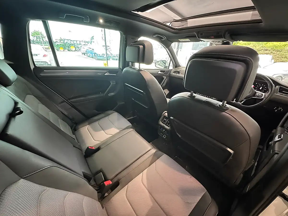 Used 2020 Volkswagen Tiguan R-Line Tech White - Interior and Exterior details 8