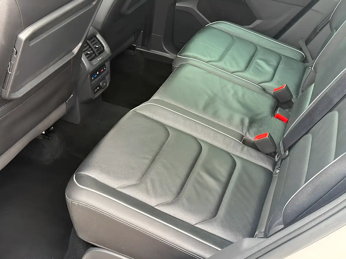 Used 2020 Volkswagen Tiguan R-Line Tech White - Interior and Exterior details 10