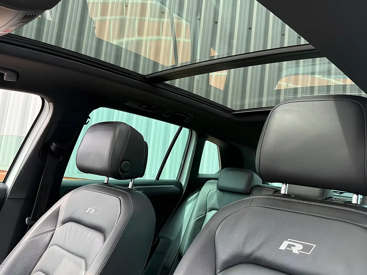 Used 2020 Volkswagen Tiguan R-Line Tech White - Interior and Exterior details 17
