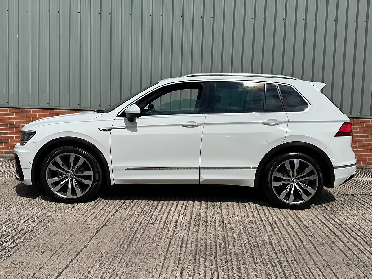 Used 2020 Volkswagen Tiguan R-Line Tech White - Interior and Exterior details 3