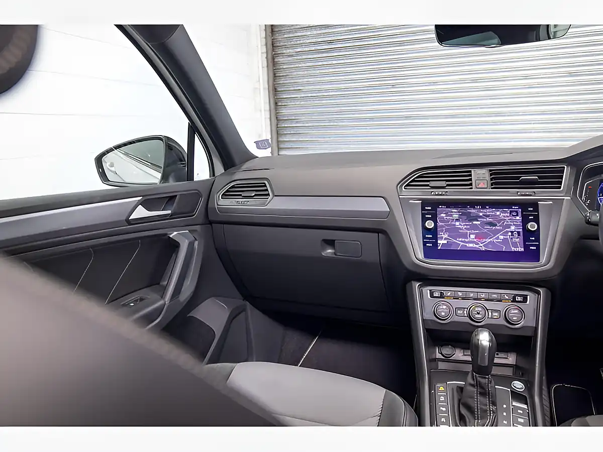 Used 2020 Volkswagen Tiguan R-Line Tech White - Interior and Exterior details 12