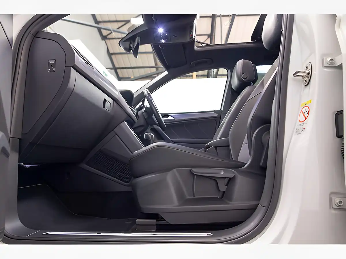 Used 2020 Volkswagen Tiguan R-Line Tech White - Interior and Exterior details 14