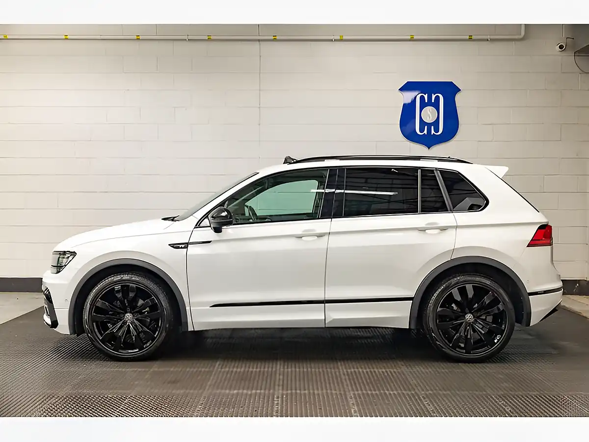 Used 2020 Volkswagen Tiguan R-Line Tech White - Interior and Exterior details 4