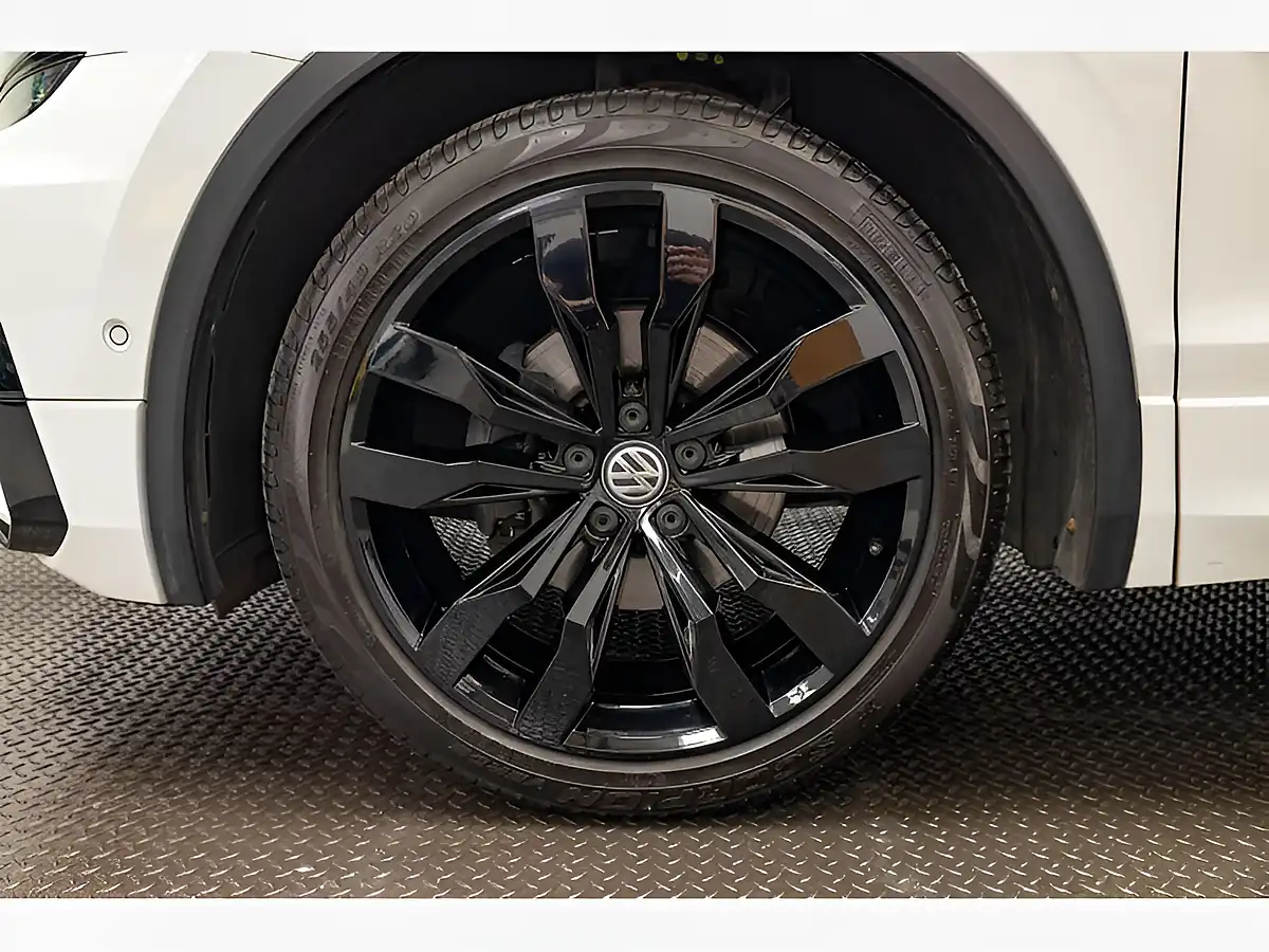 Used 2020 Volkswagen Tiguan R-Line Tech White - Interior and Exterior details 7