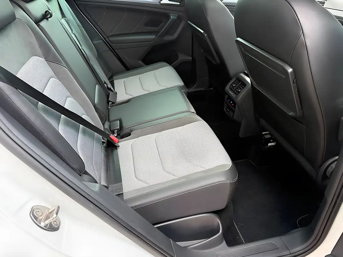 Used 2020 Volkswagen Tiguan R-Line Tech White - Interior and Exterior details 11