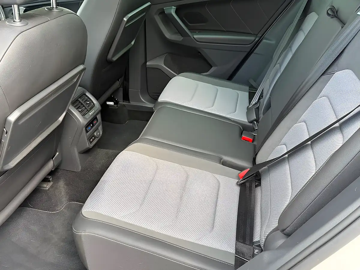Used 2020 Volkswagen Tiguan R-Line Tech White - Interior and Exterior details 15