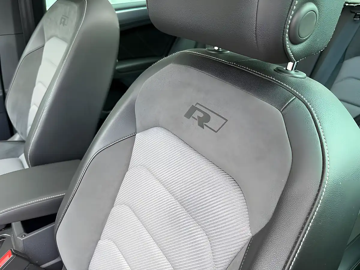 Used 2020 Volkswagen Tiguan R-Line Tech White - Interior and Exterior details 17