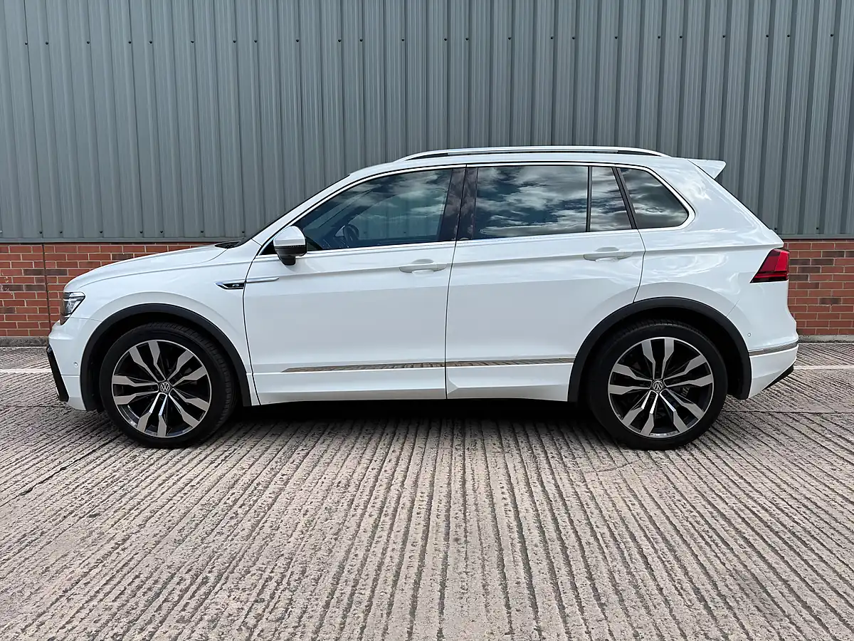 Used 2020 Volkswagen Tiguan R-Line Tech White - Interior and Exterior details 18