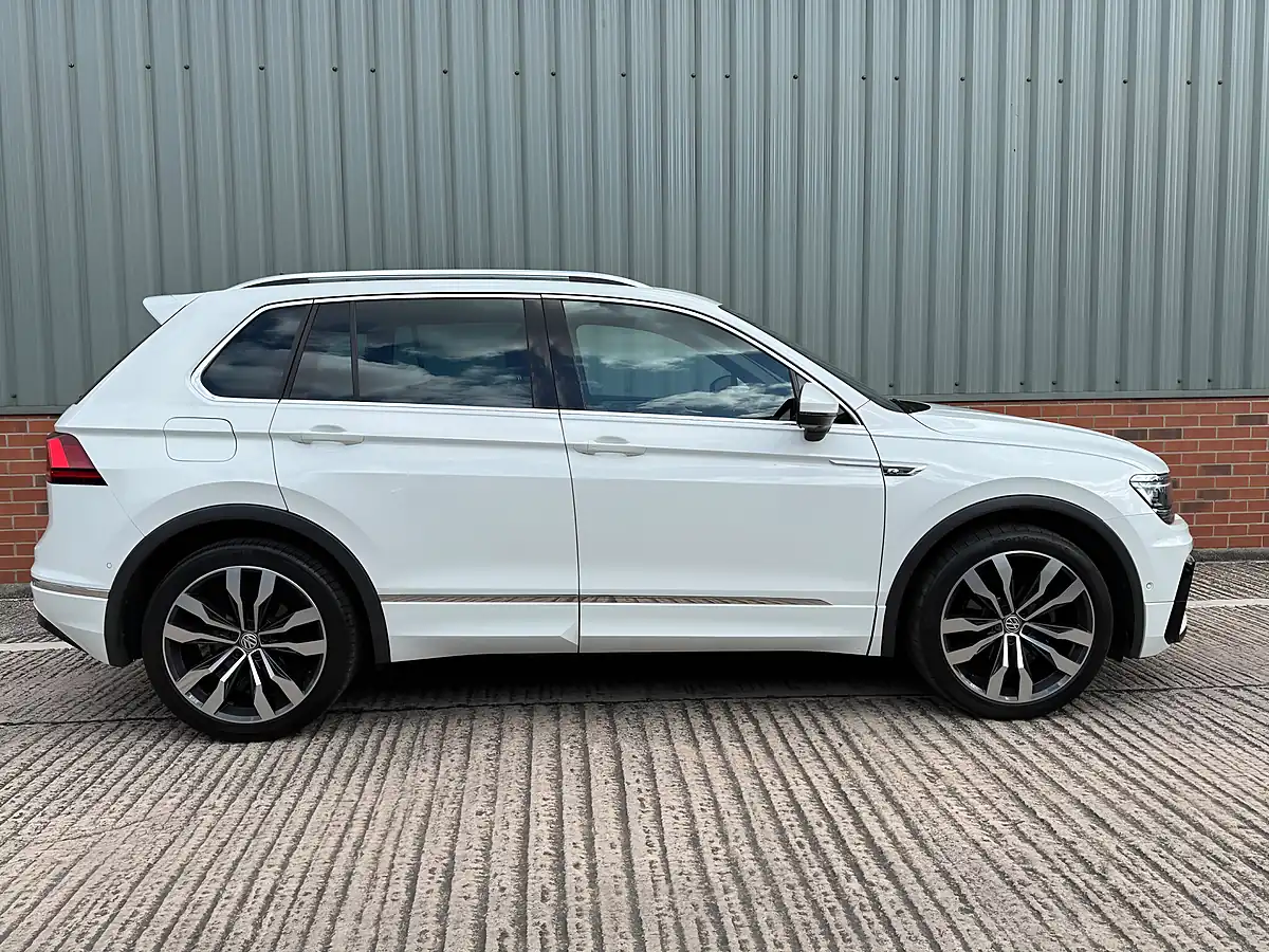 Used 2020 Volkswagen Tiguan R-Line Tech White - Interior and Exterior details 3