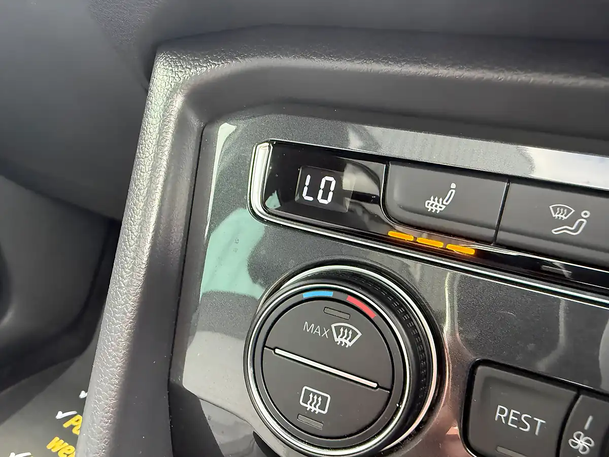 Used 2020 Volkswagen Tiguan R-Line Tech White - Interior and Exterior details 8