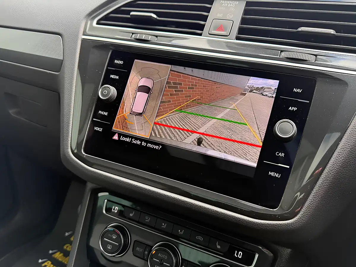 Used 2020 Volkswagen Tiguan R-Line Tech White - Interior and Exterior details 9