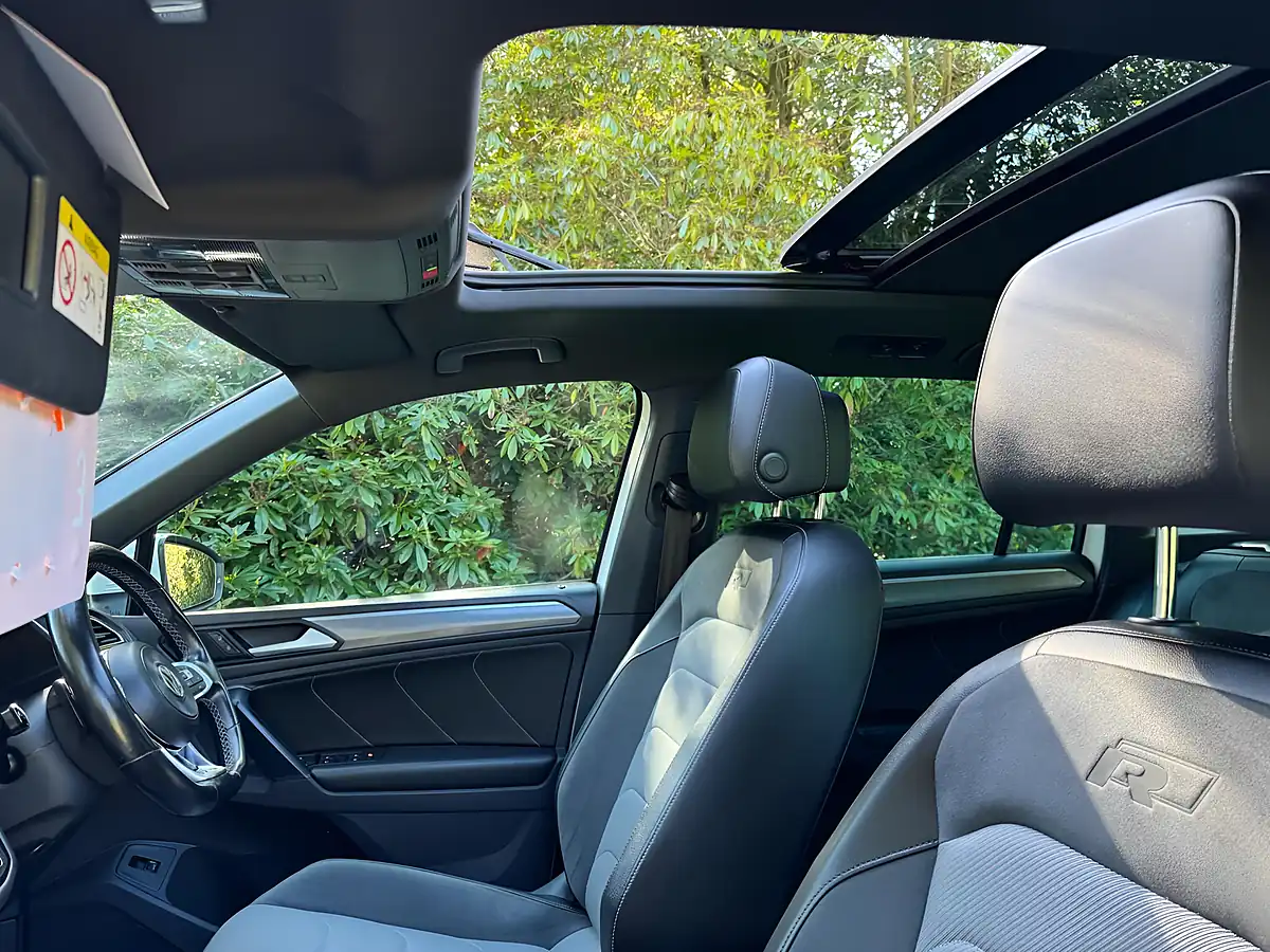 Used 2020 Volkswagen Tiguan R-Line Tech White - Interior and Exterior details 11