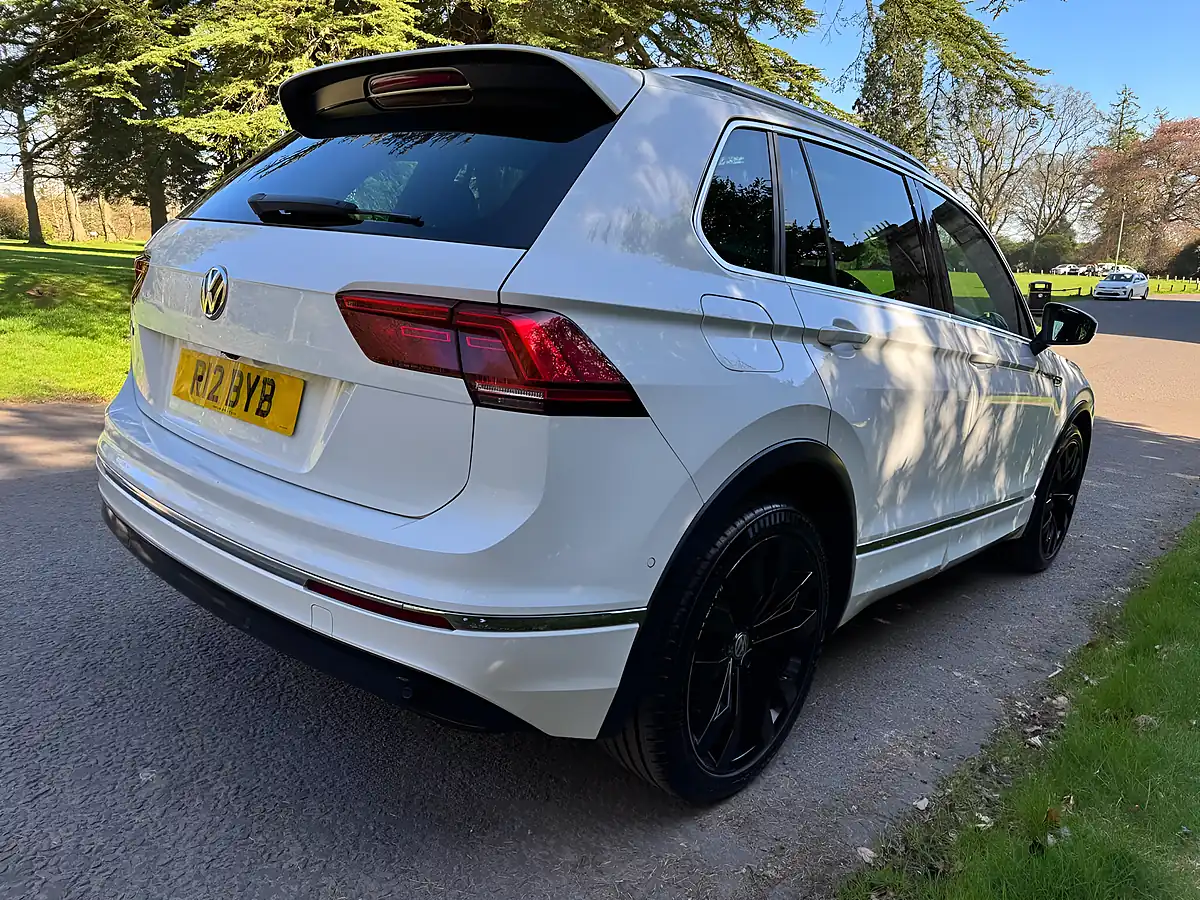 Used 2020 Volkswagen Tiguan R-Line Tech White - Interior and Exterior details 4