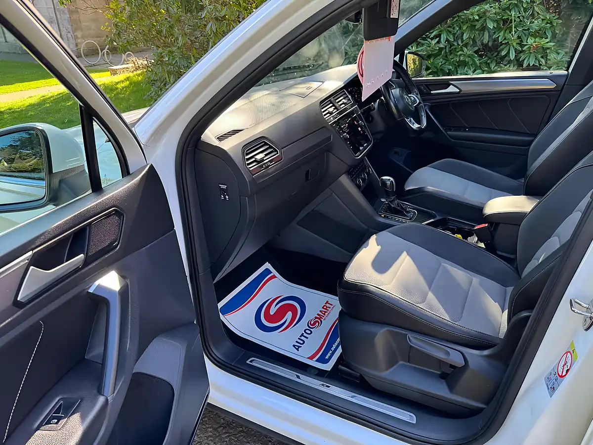 Used 2020 Volkswagen Tiguan R-Line Tech White - Interior and Exterior details 9