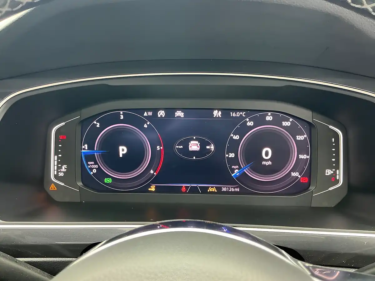 Used 2020 Volkswagen Tiguan R-Line Tech White - Interior and Exterior details 10
