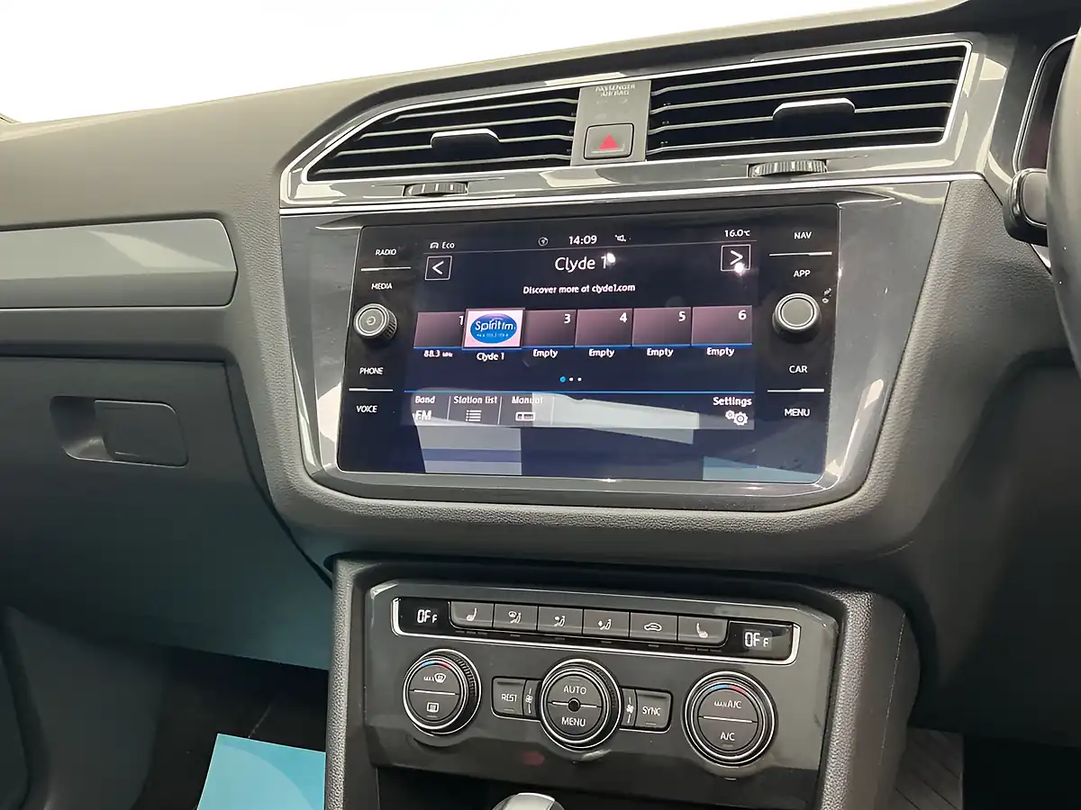 Used 2020 Volkswagen Tiguan R-Line Tech White - Interior and Exterior details 11