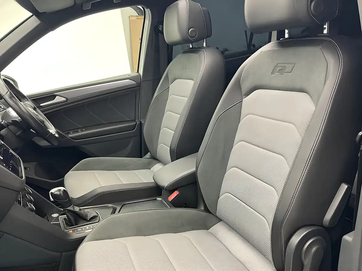 Used 2020 Volkswagen Tiguan R-Line Tech White - Interior and Exterior details 17