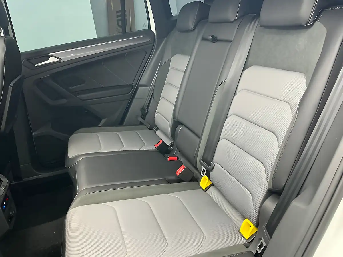 Used 2020 Volkswagen Tiguan R-Line Tech White - Interior and Exterior details 18