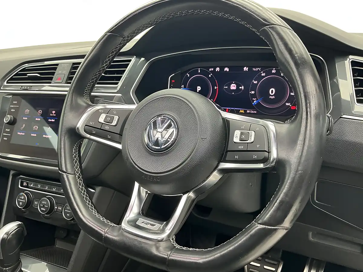 Used 2020 Volkswagen Tiguan R-Line Tech White - Interior and Exterior details 9