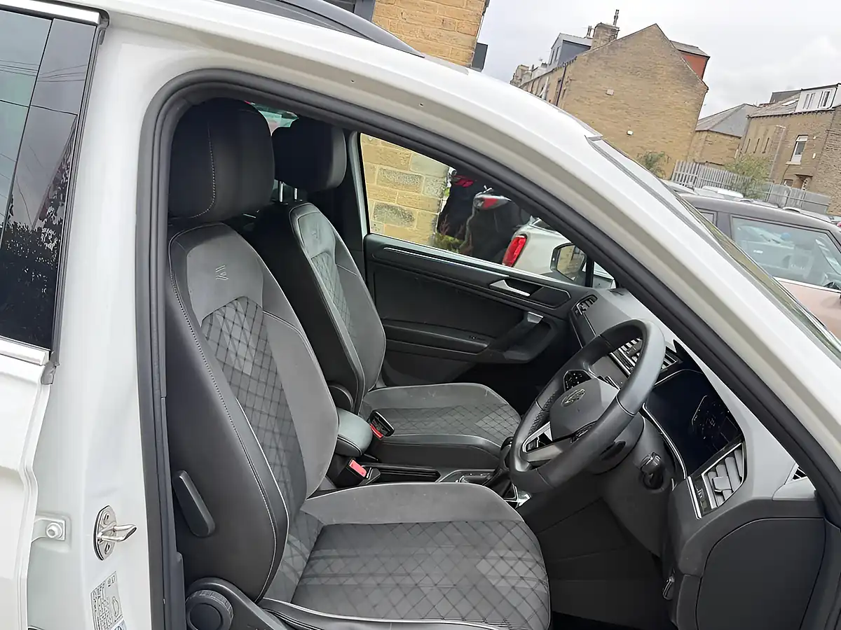 Used 2020 Volkswagen Tiguan R-Line White - Interior and Exterior details 12