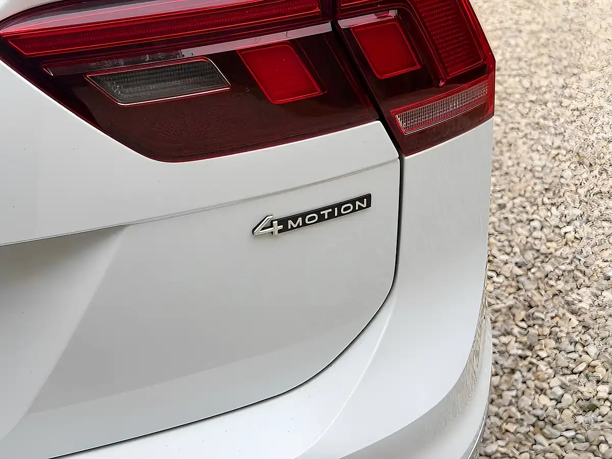 Used 2020 Volkswagen Tiguan R-Line White - Interior and Exterior details 17